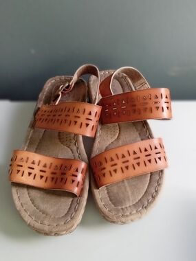 Earth Spirit Cognac Brown Leather Laser Cut‎ Slingback Sandals Womens